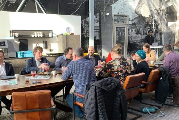 deelnemers CoP aan tafel tijdens gezamenlijke lunch