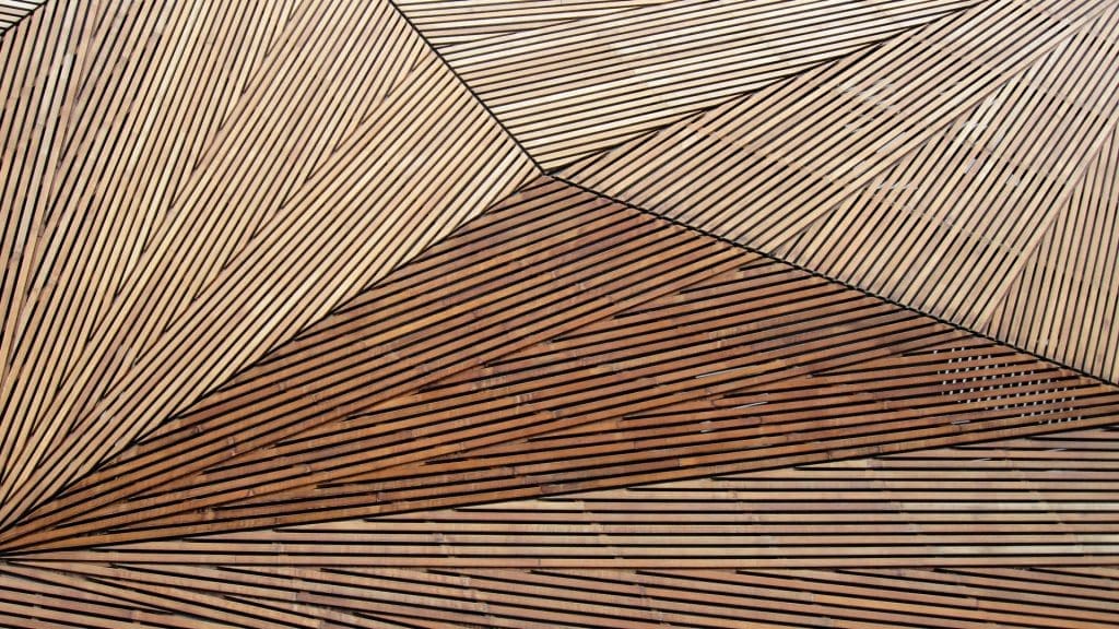 Houten planken in grafisch patroon, stockbeeld van houtbouw