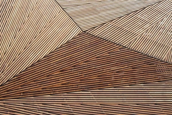 Houten planken in grafisch patroon, stockbeeld van houtbouw