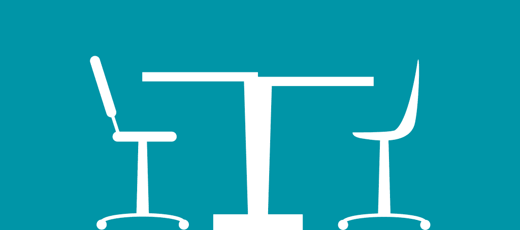 visual van twee tafels en (bureau)stoelen